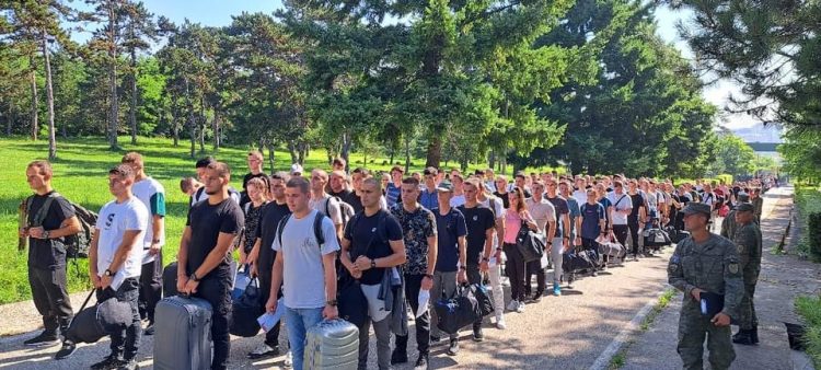 FSK njofton se kanë filluar stërvitjet ushtarake bazë për 316 rekrutë