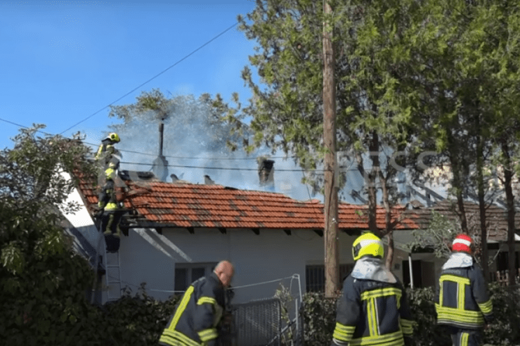 Zjarr i madh në Ortakoll të Prizrenit, digjet një shtëpi (VIDEO)