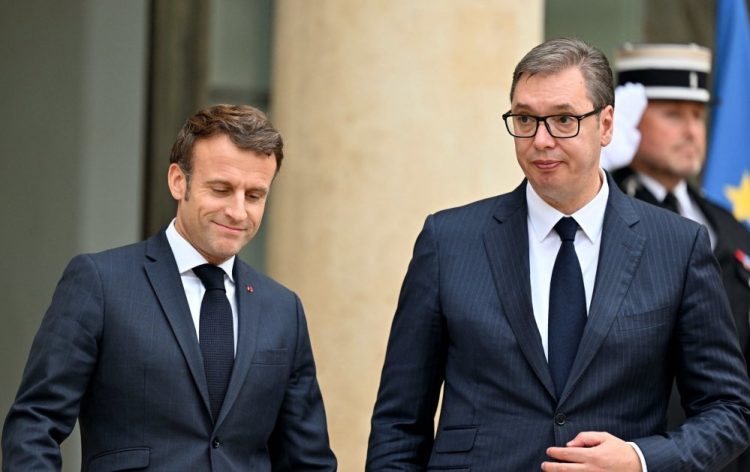 Vuçiq flet me Macronin për situatën në Kosovë