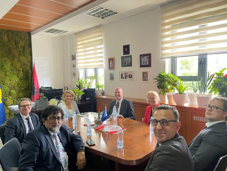 Kusari-Lila pret në takim delegacionin e Misionit të Fondit Monetar Ndërkombëtar, diskutojnë për rritjen ekonomike të Kosovës