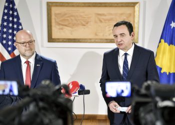 Ambasadori Hovenier thotë se tensionet ndikojnë negativisht te investimet e huaja