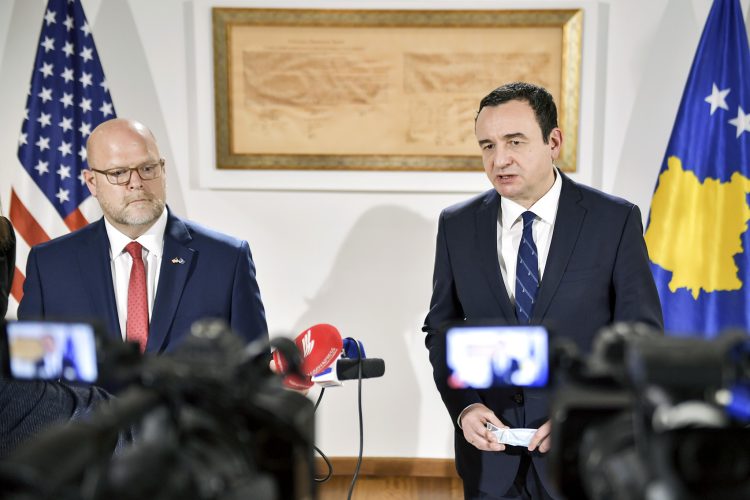Ambasadori Hovenier thotë se tensionet ndikojnë negativisht te investimet e huaja