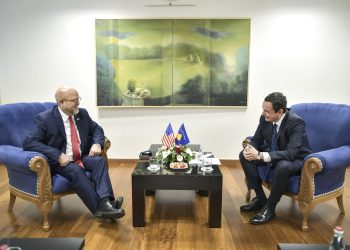 Kurti pas takimit me ambasadorin amerikan: Diskutuam rreth sfidave të bërit biznes