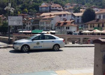 Nxehen gjakrat në Prizren/ Pasi u aksidentua, 29-vjeçari në gjendje të dehur sulmoi edhe zyrtarët policor