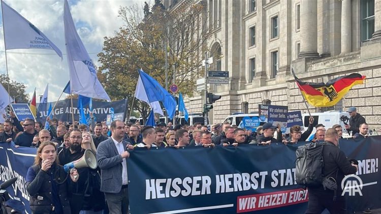 AfD vazhdon të rritet sipas një sondazhi