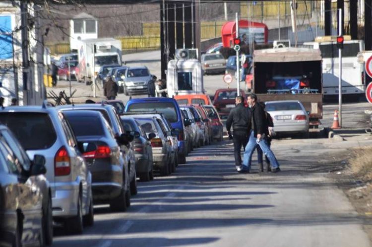 Deri në pesë orë pritje për të hyrë në Kosovë nga Dheu i Bardhë