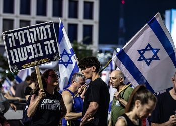 Dhjetëra mijëra izraelitë në rrugët e Tel Avivit kundër reformës gjyqësore