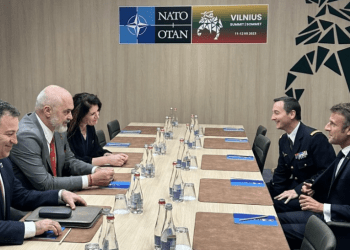 Rama takohet me presidentin francez: Po përgatitet për të ardhur në Tiranë