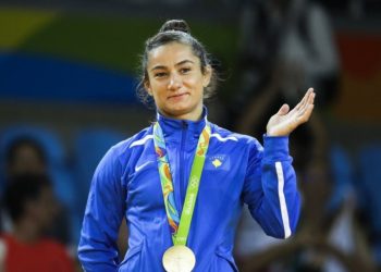 “Hanim bukë e djathë, mishi i pulës ishte luks”, Kelmendi rrëfen vështirësitë e karrierës