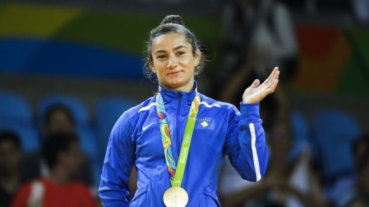 “Hanim bukë e djathë, mishi i pulës ishte luks”, Kelmendi rrëfen vështirësitë e karrierës