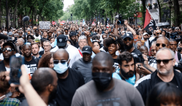 Mbi 700 persona të burgosur pas trazirave në Francë