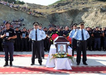 Osmani përkujton policin Enver Zymberi: Ai ishte mishërim i përkushtimit, guximit dhe vetëmohim