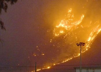 Tre të moshuar humbin jetën nga zjarret në Itali