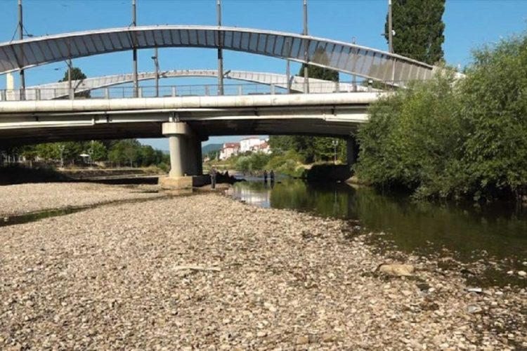 Gjendje alarmante në Ibër, lumi thahet si asnjëherë më parë