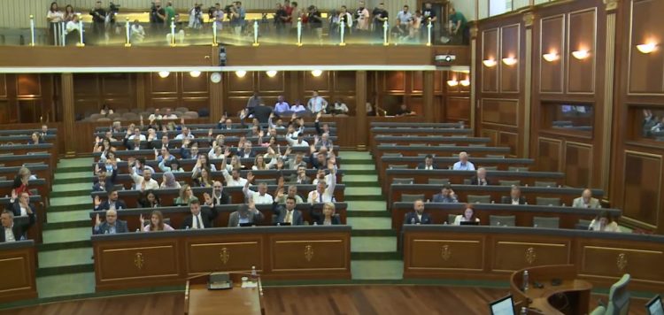 Nis seanca e Kuvendit, PDK e AAK s’marrin pjesë në votimin e pikave të mbetura