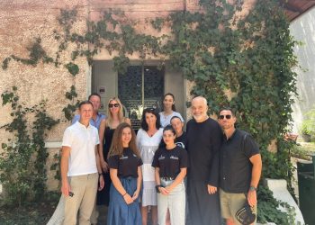 Vajza e ish-presidentit Trump viziton Muzeun “Shtëpia me Gjethe”, e shoqëron Rama