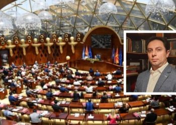 Tre shënime të Enis Sulstarovës mbi ndryshimet kushtetuese në MV