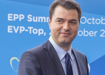 Lulzim Basha rikthehet në pozitën e kryetarit të PD-së