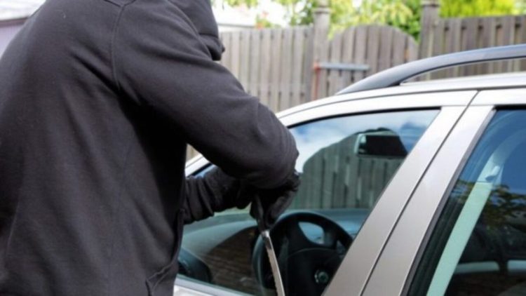 Ferizaj: Vidhet një veturë