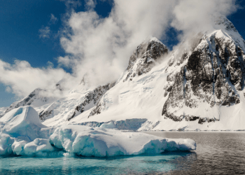 Paralajmërojnë shkencëtarët: Antarktidës i mungon një sasi akulli e barabartë me sipërfaqen e Argjentinës