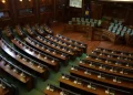 PDK-ja e LDK-ja lëshojnë sallën: Është e paarsyeshme ta vazhdojmë seancën