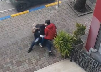 Theret me thikë një grua në Tiranë, arrestohet 69-vjeçari