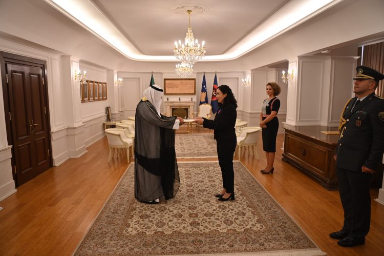 Presidentja Osmani pranon letrat Kredenciale nga Ambasadori jorezident i Kuvajtit