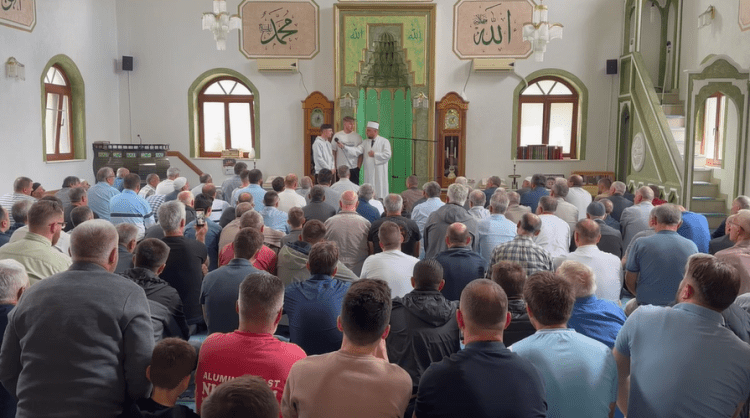 I riu gjerman vjen në Prizren dhe konvertohet në fenë islame (Video)