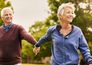 Studimi i ri tregon se brenda disa dekadave njerëzit mund të jetojnë deri në 120 vjet