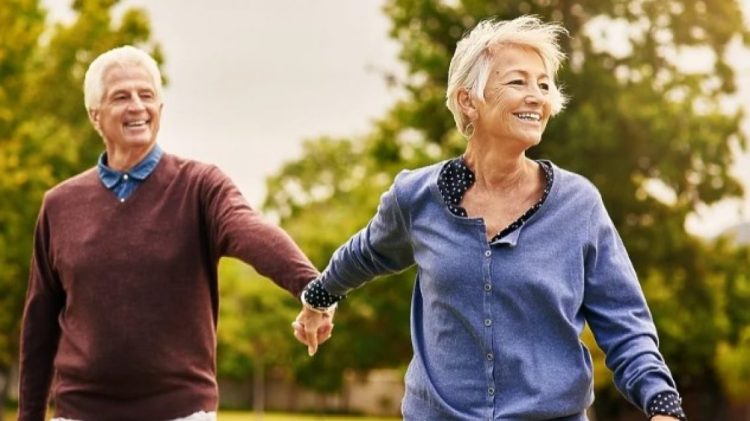 Studimi i ri tregon se brenda disa dekadave njerëzit mund të jetojnë deri në 120 vjet