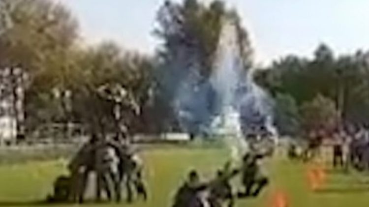 Profesionalizmi” i ushtrisë së Putinit, shtien me armë gjatë një eventi dhe tmerrojnë turmën – lëndohen fëmijët rusë