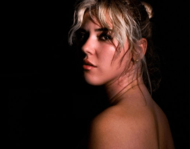 U pagua si “ndriçuese” e jo si aktore, largohet nga puna aktorja e vetme shqiptare në Preshevë