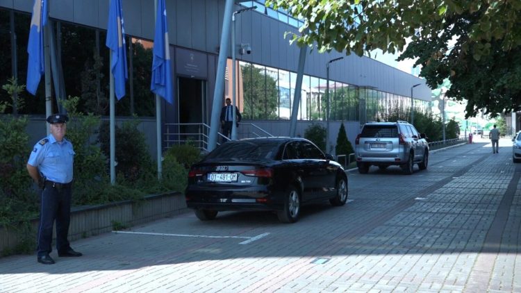 Mbledhja e ministrave me Kurtin nuk ka të bëjë me arrestimet në MINT