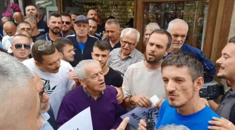 Prizren, Organizatori i protestës ku u sulmua gazetari Vullnet Krasniqi: Provokoi e shau!