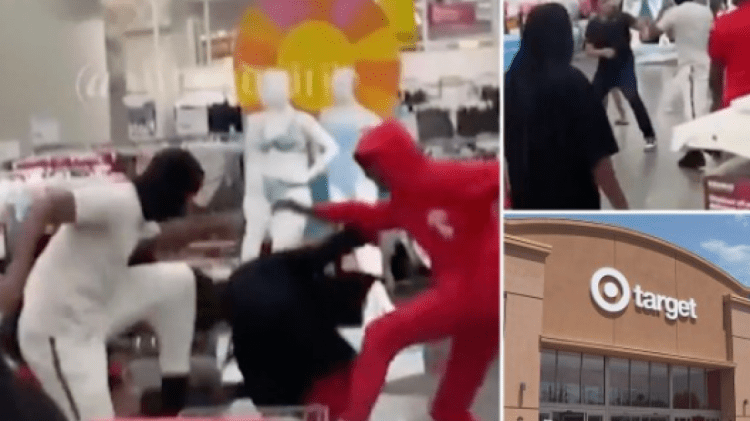 Pamjet shokuese shfaqin momentin kur shpërthen një përleshje në një dyqan në Kaliforni