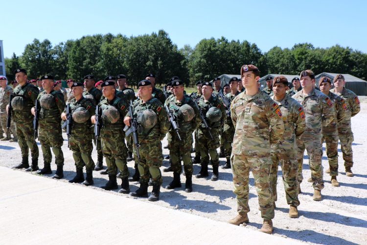 Një tjetër kontingjent i Shqipërisë i bashkohet misionit të KFOR-it në Kosovë