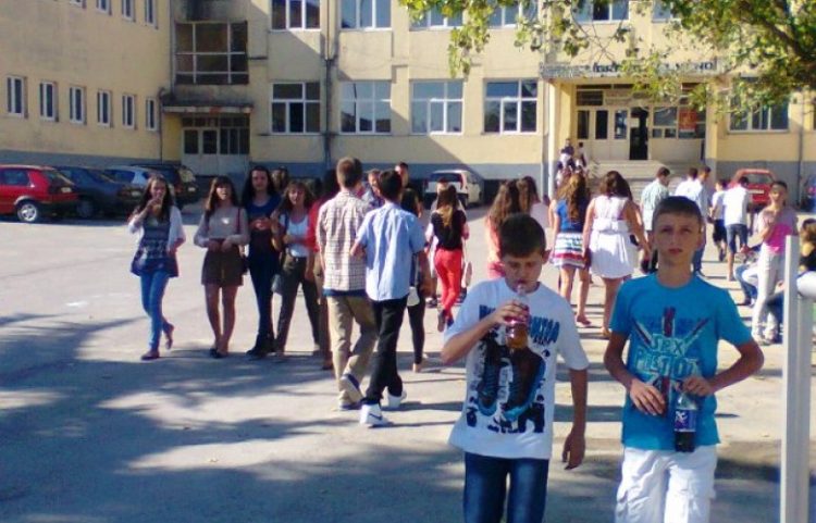 Rreth 4 mijë nxënës të Luginës përfitojnë nga ndihma e Qeverisë së Kosovës