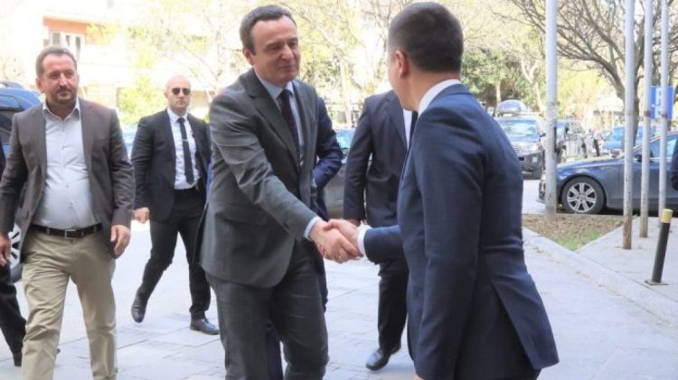 Albin Kurti në Tetovë, do ta vizitojë edhe komunën e Çairit