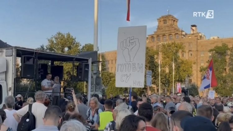 Qytetarët po kërkojnë që të shkarkohen udhëheqësit e sigurisë në Serbi