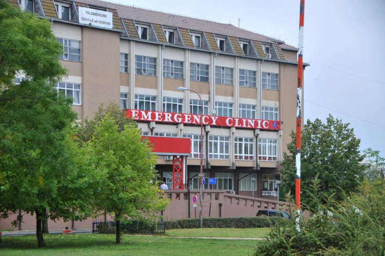 Dyshohet se pacienti ia vuri flakën dhomës, ShSKUK: Pati ngulfatje nga tymi, përkundër përpjekjeve nuk u arrit të shpëtohet