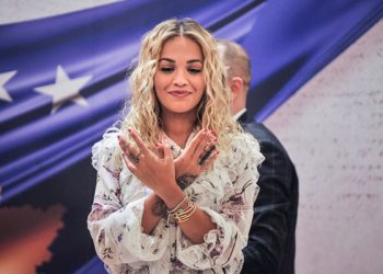 Rita Ora: Jam shqiptare krenare, flamuri mu dha nga një fans, më pas e kuptova se ishte serb