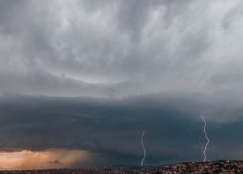 Prizren, një stuhi e fuqishme godet qytetin