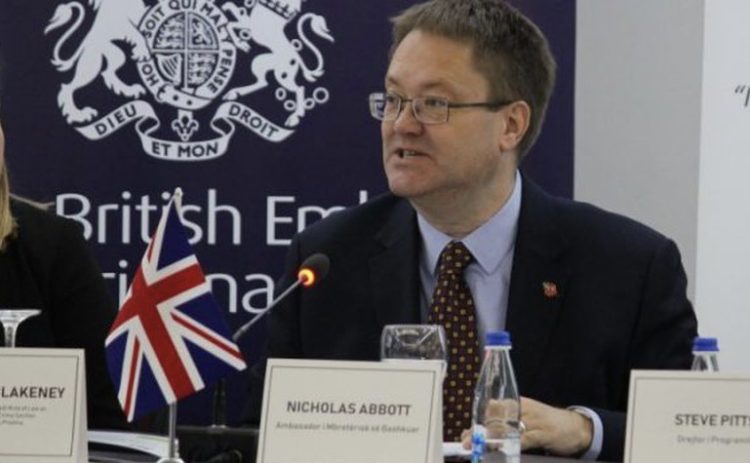 Abbott i shqetësuar pas dorëheqjes së serbëve nga Policia e Kosovës