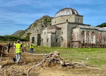 Restaurimi i Xhamisë së Plumbit në Shkodër, punohet për digën mbrojtëse