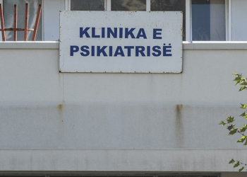 QKUK konfirmon se ka humbur jetën pacienti në Klinikën e Psikiatrisë si pasojë e zjarrit – helmohen nga tymi edhe ekipi mjekësor