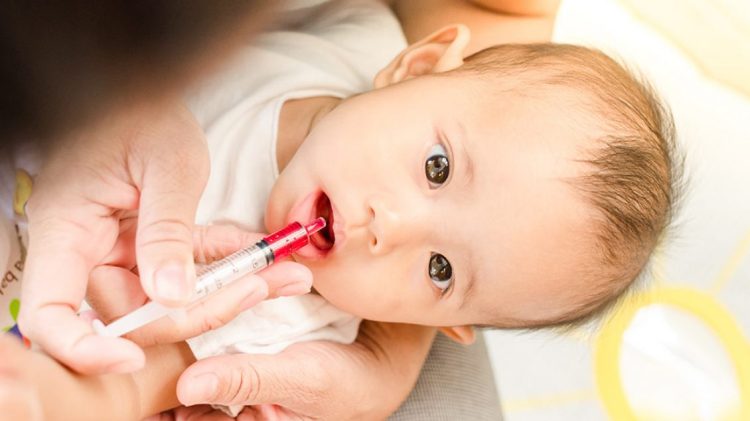 Infermierja e pediatrisë tregon se si ta joshni një fëmijë të marrë ilaçe: Prindërit i janë shumë mirënjohës!