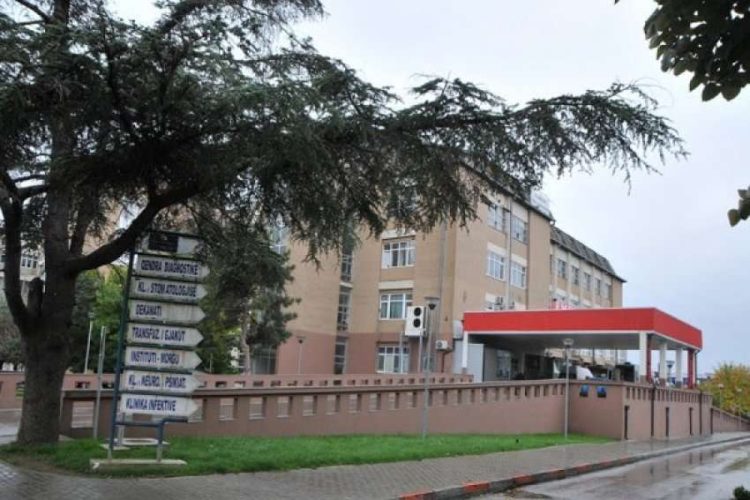 Zjarr në Klinikën e Psikiatrisë në QKUK, dyshohet se një pacient ka humbur jetën