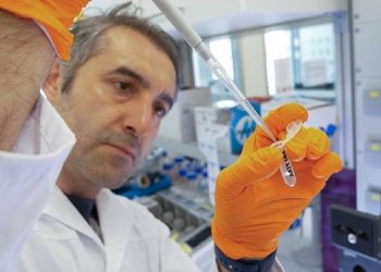 Eksperti turk ofron zgjidhje të reja për trajtimin e kancerit