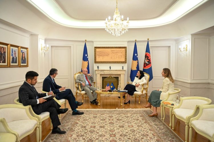 Osmani pret në takim Hovenierin, temë diskutimi dakordimi i Bratisllavës