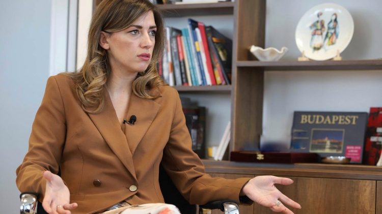 Haxhiu dorëzon në Qeveri koncept dokumentin për themelimin e Gjykatës Administrative